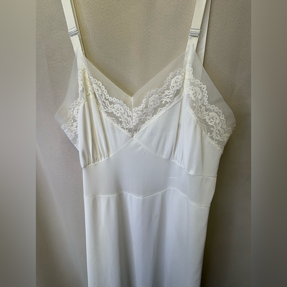 Philmaid Vintage Sheer Slip Dress Beautiful lace detail at the front and hemline - Picture 2 of 12